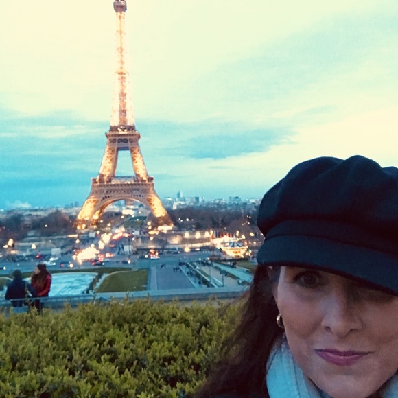 Meet your Posher, Leslie - Picture 1 of 1